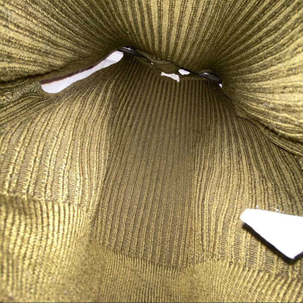 Green Ribbed Crop Top 💚 - Picture 4 of 4